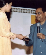 Mrs Chandra Harpaul, receiving Woman's Achievement Award from Dharmatma Saran