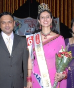 Kiran Hari & Neelam Saran, with the winner