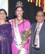 Neelam & Dharmatma Saran, with the winner