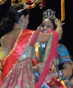 Sabrina Bachai, Anuradha Maharaj, Outgoing Queen, crowning Sabrina Bachai as the new Maaza Miss India New York