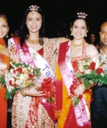 Nisha & Tashi, flanked by the choreographers Tricia Bhim & Divya Kumar