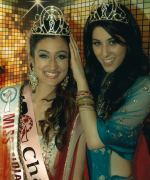 Chandan Kaur, being crowned by outgoing Miss India USA, Natasha Arora