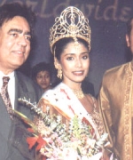 Amar Walia & Sabeer Bhatia, with the winner