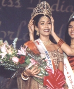 Crowning Sarika Sukhdeo, Ritu Upadhyay the outgoing Miss India Worldwide crowning Sarika Sukhdeo