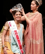  Purva Merchant, being crowned by the outgoing queen Santripti Vellody