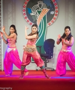 Aarti Chabria, Performing to Bollywood hit songs